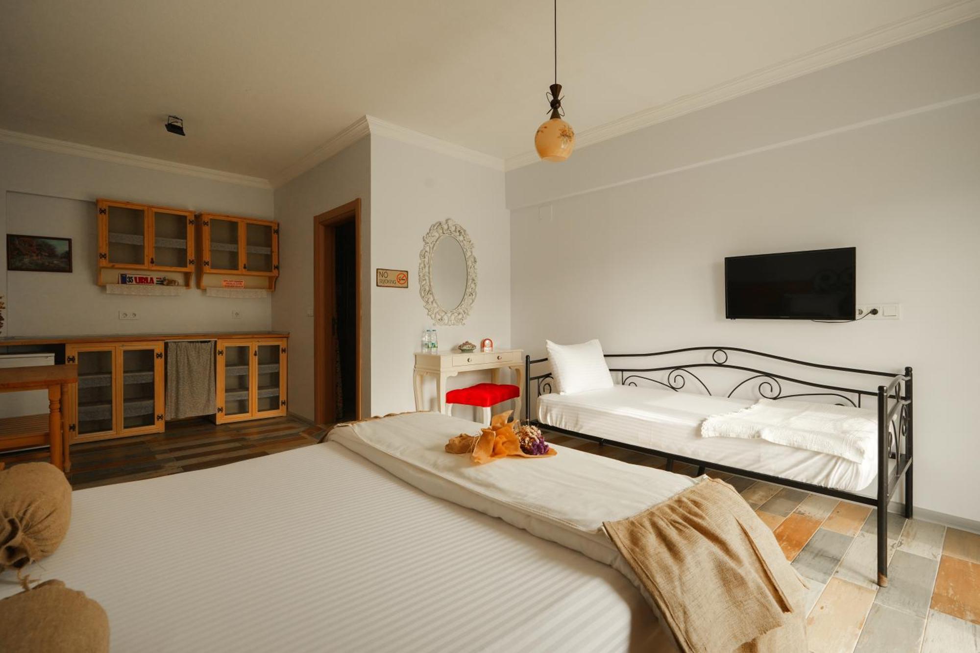 La Vida Otel Urla Exteriör bild