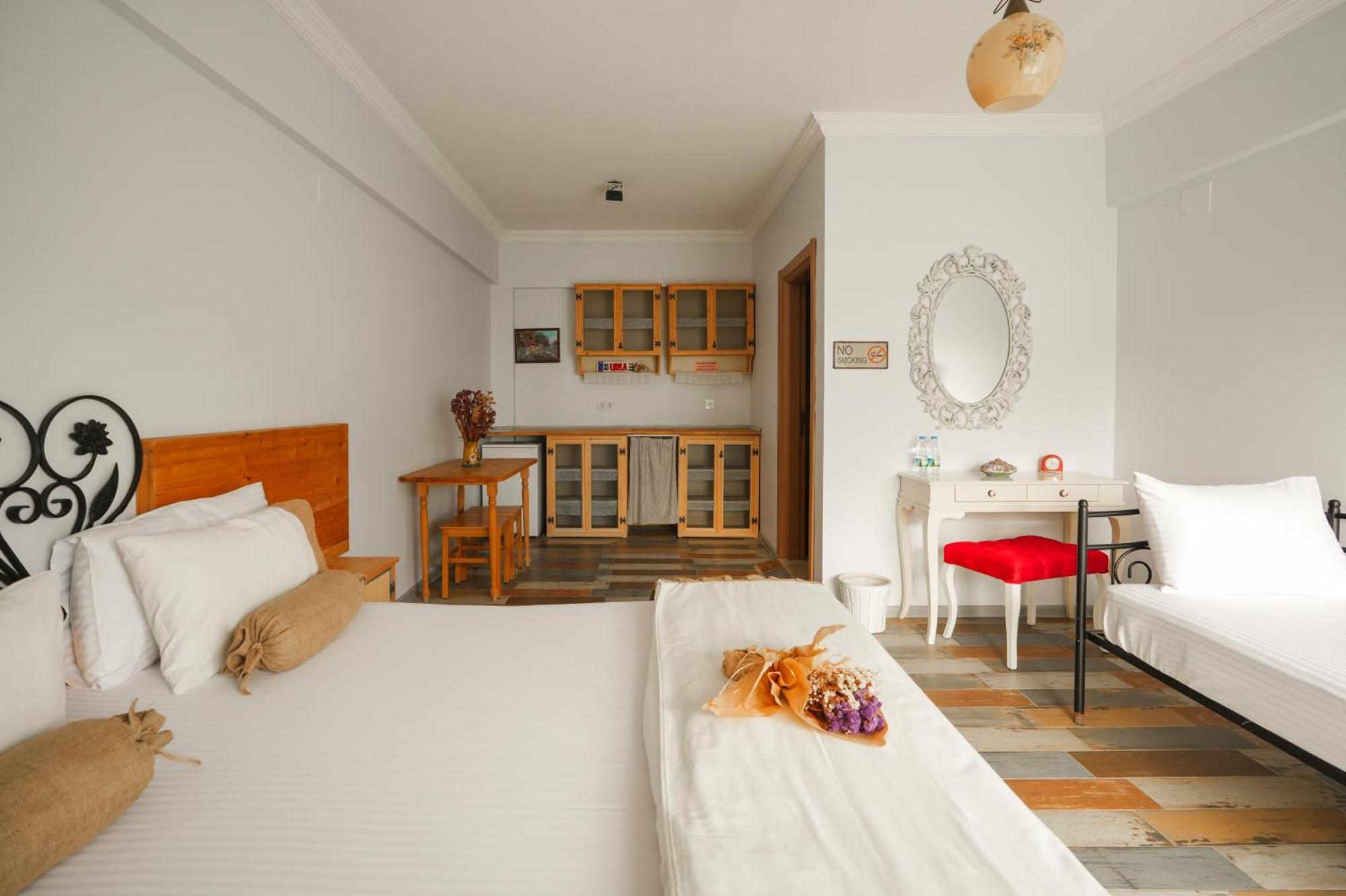 La Vida Otel Urla Exteriör bild